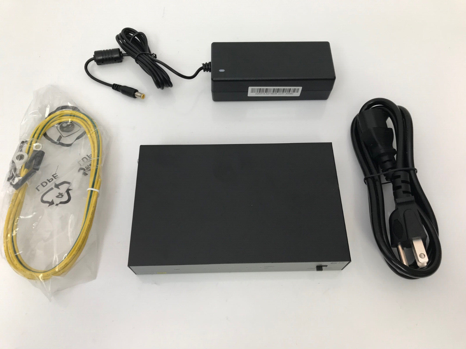 FS S1900-5TP 5 PORT GIGABIT ETHERNET UNMANAGED POE SWITCH NEW SEALED