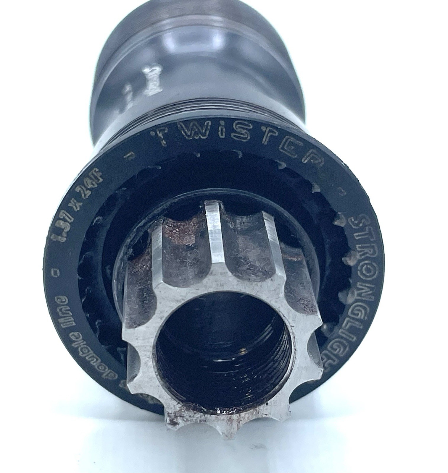 Stronglight Twister Bottom Bracket English Threaded ISIS Drive