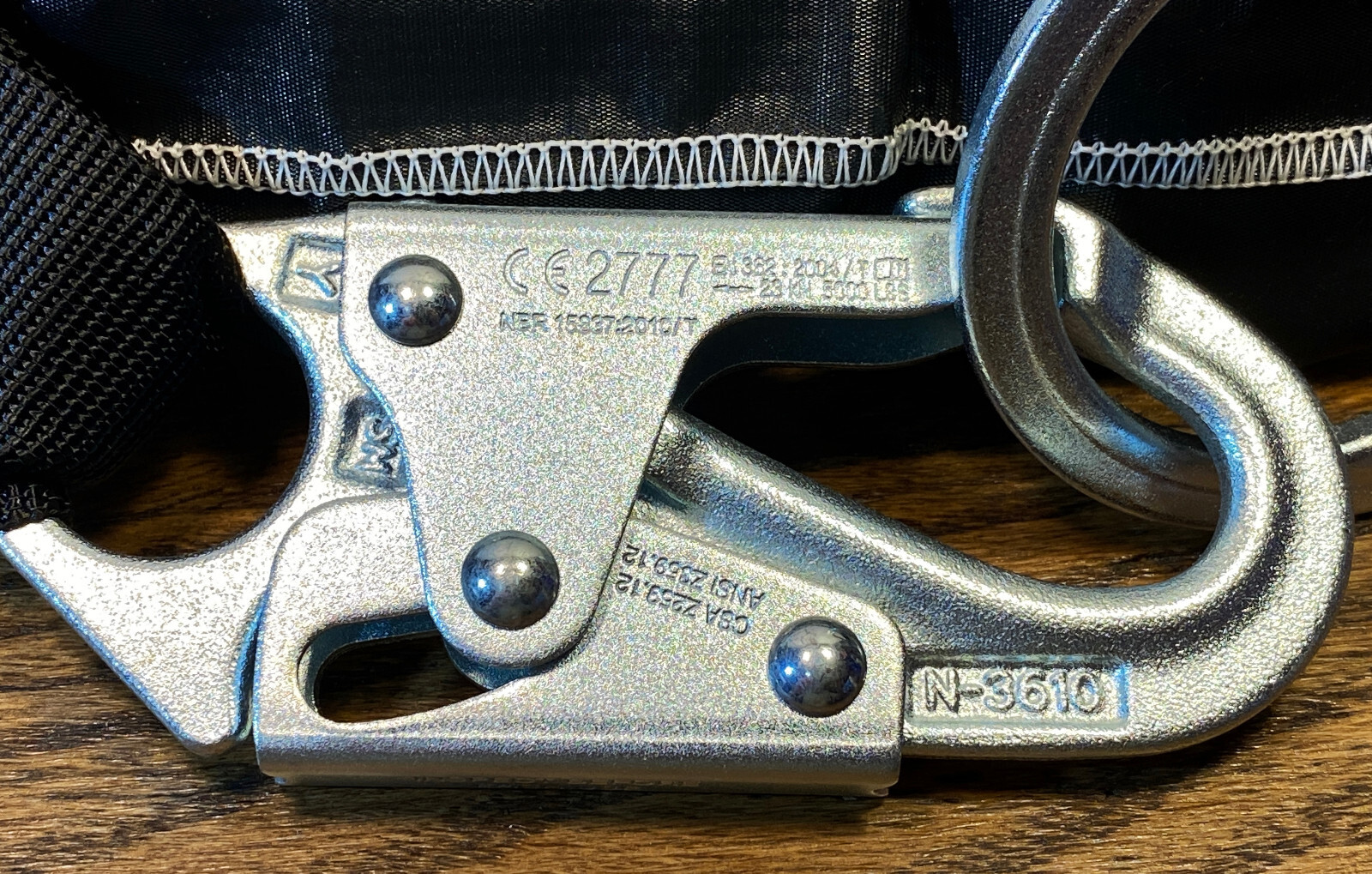 Miller 928LS-Z7/18INBK SofStop Shock Absorber Locking Snap Hook & D-ring