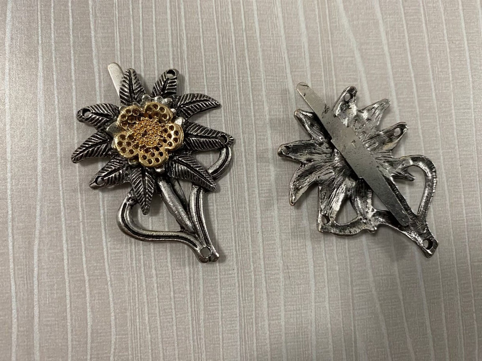 WWII German Army Officer EM Edelweiss Mountain Military Metal Cap Badge Insignia