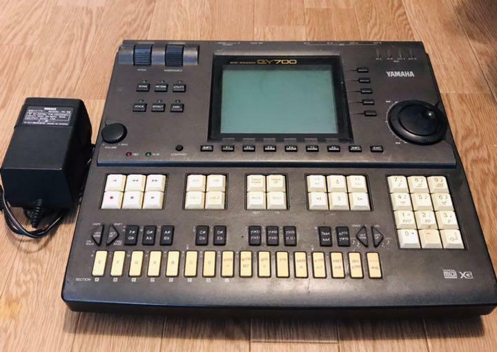YAMAHA QY700 Yamaha Music Sequencer