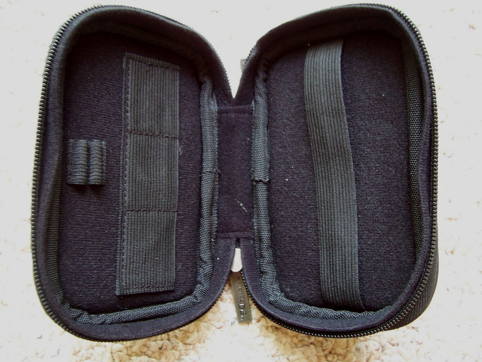 Ninendo DS Game Case Black Zip Around
