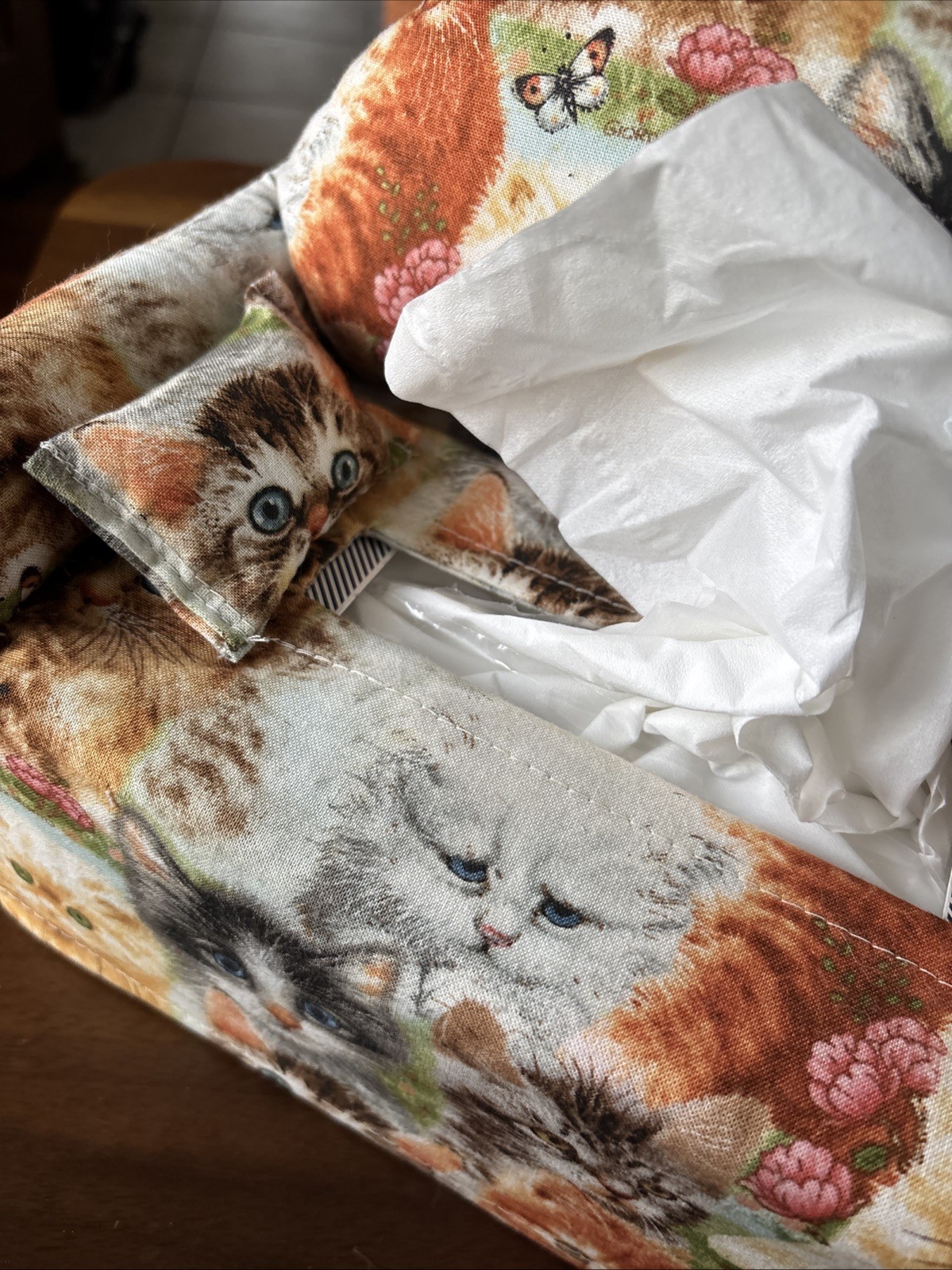 "Cats" Animal Sofa Tissue* Box Cover With In Place Pillows
