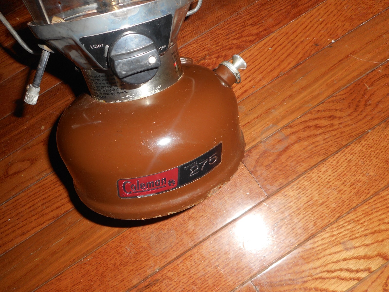 1979 COLEMAN LANTERN WITH CLAMSHELL