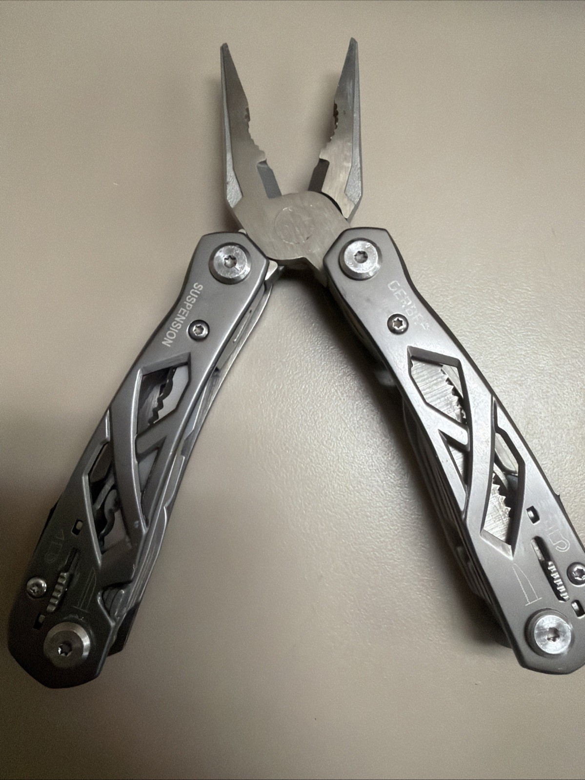 Gerber Suspension Multi-Tool 12-FUNCTION with Sheath Pliers Knife Scissors