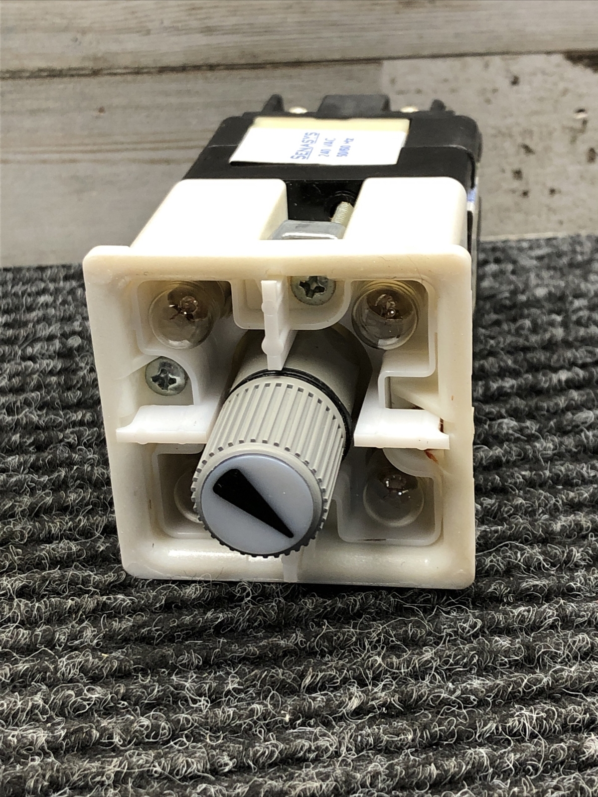 NOS Senasys 910AEA521 Operator Selector Switch 240VAC