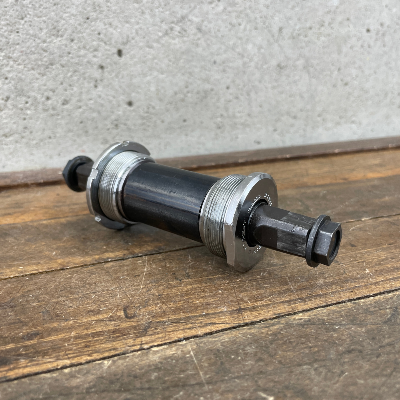 Vintage Hatta Japan Bottom Bracket Sealed English Thread Zero Offset 123 68