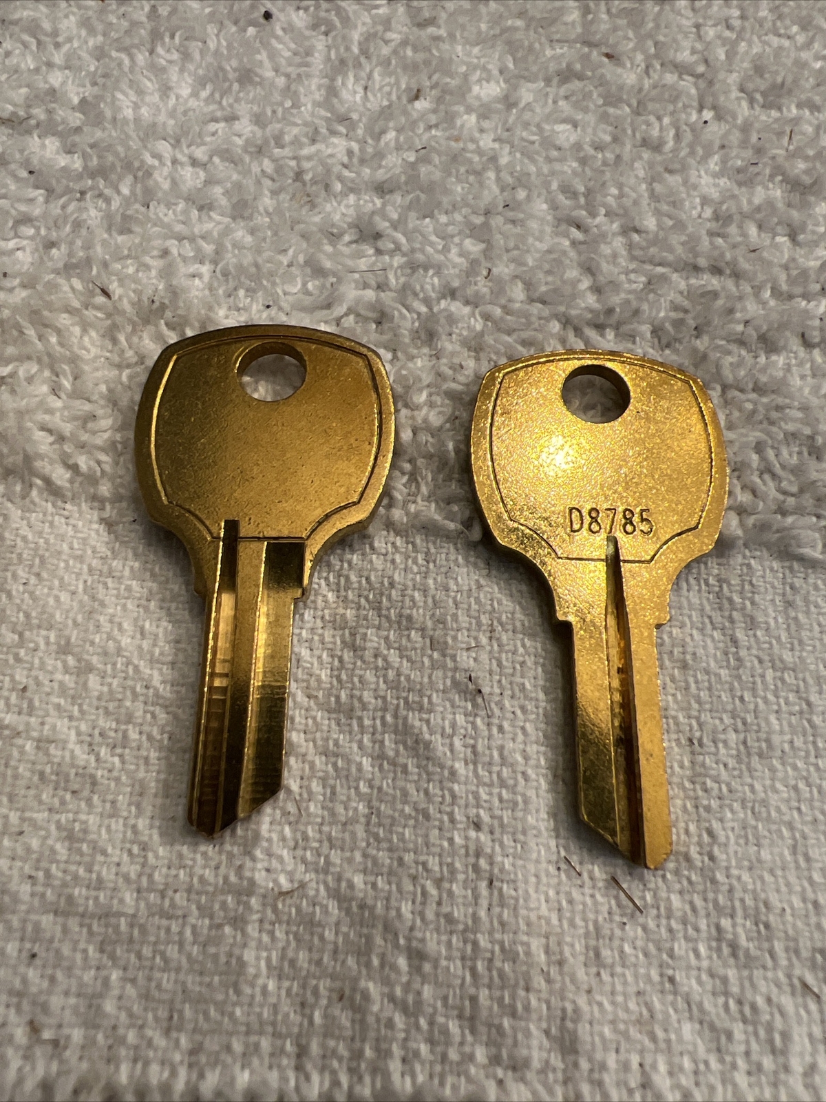 Lot of 2 New Key Blank Ilco 1069N Desk Furniture EZ RO3 Uncut Locksmith D8785