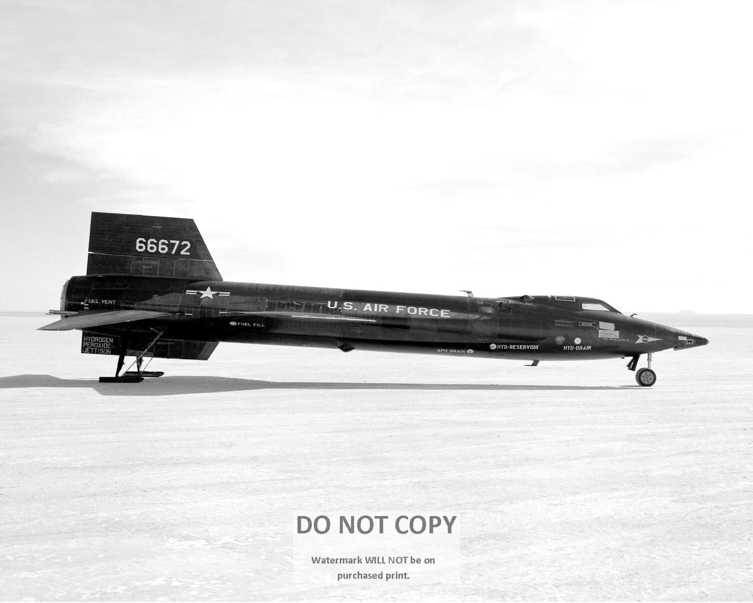 X-15 AIRCRAFT ON EDWARDS AIR FORCE BASE LAKEBED - 8X10 NASA PHOTO (RT-254)