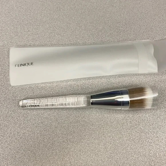 Clinique Buff Brush - Full Size New With Cover