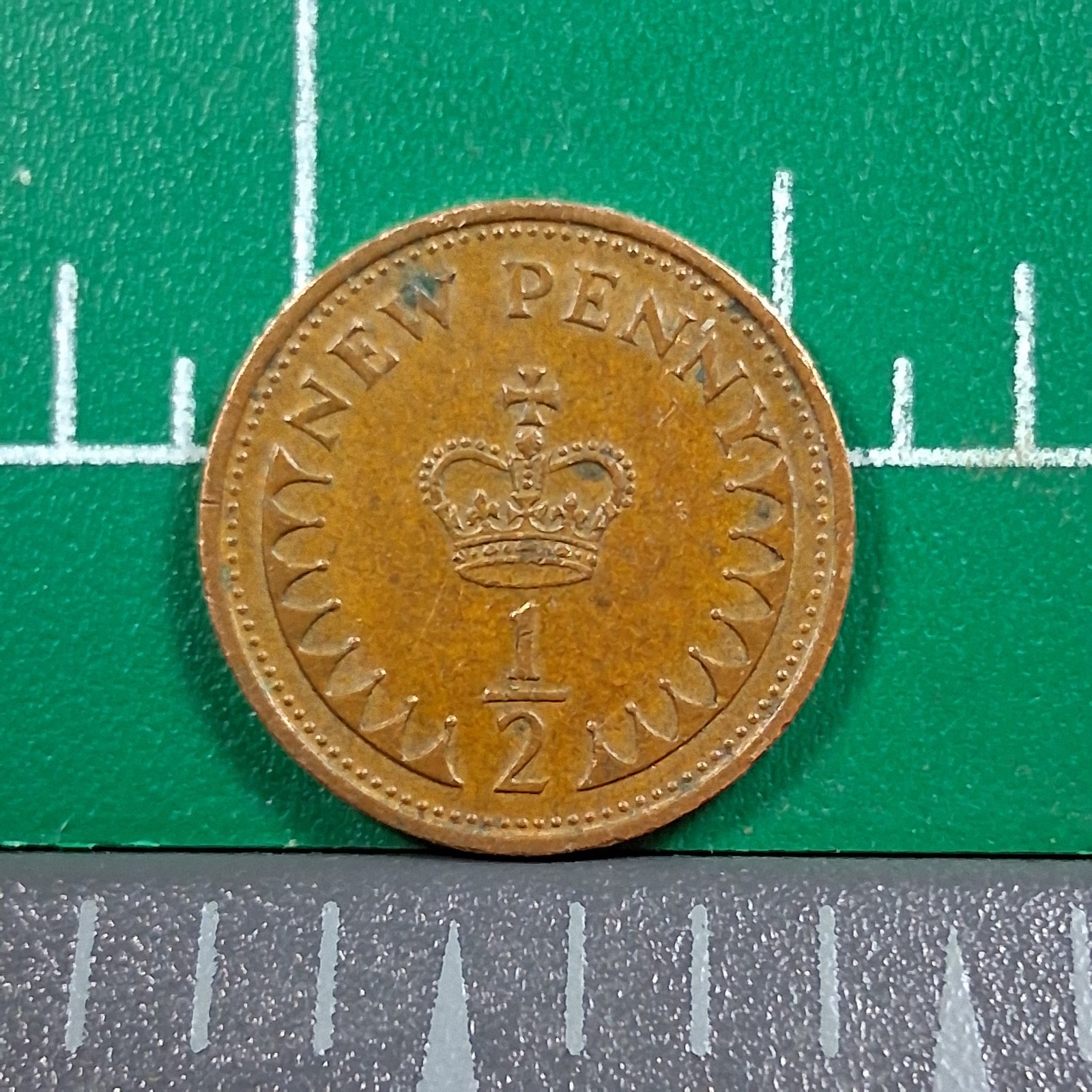 1971 UK Half ½ Penny Elizabeth II / St. Edward's Crown Bronze Coin