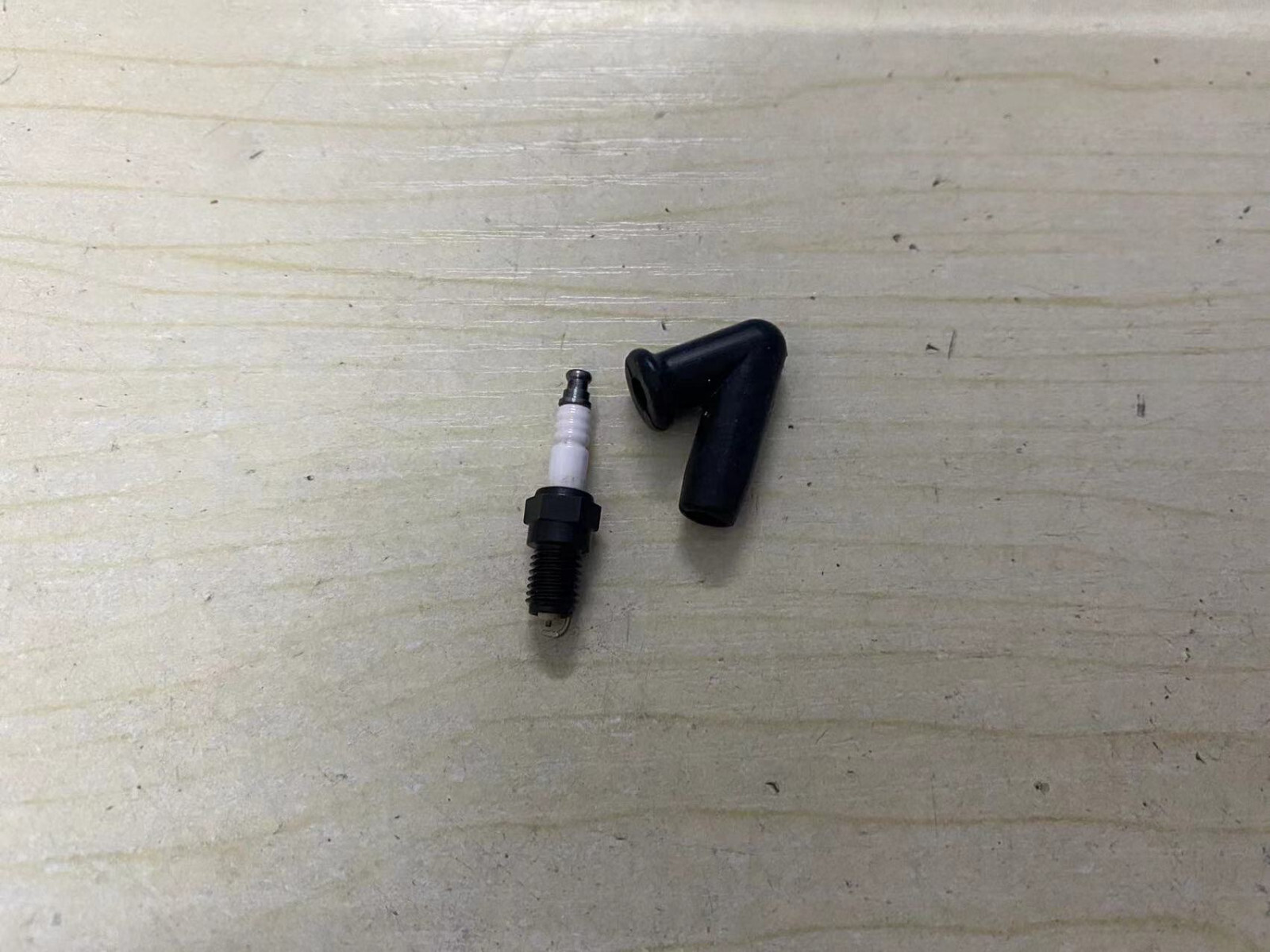 Spark plug fittings with inch thread 3/16-40