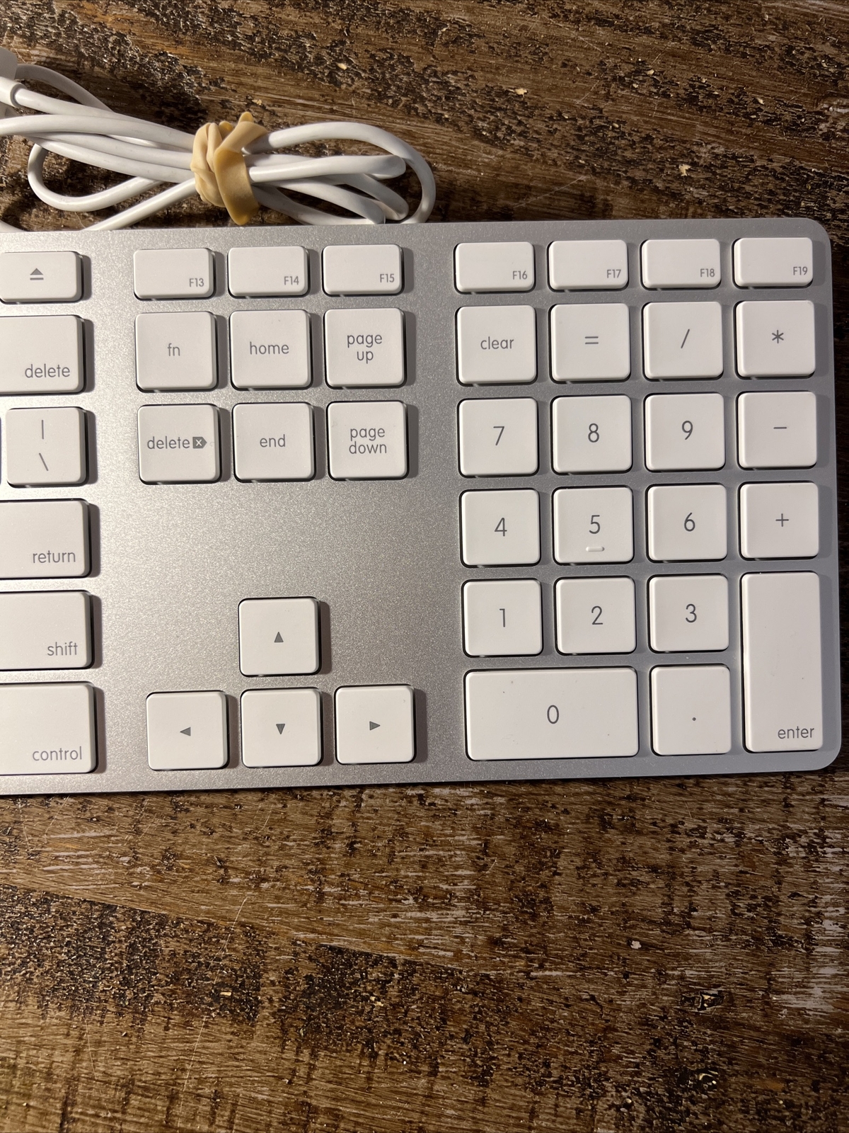 Apple Aluminum USB Wired Keyboard With Numeric Keypad A1243 Tested To Work