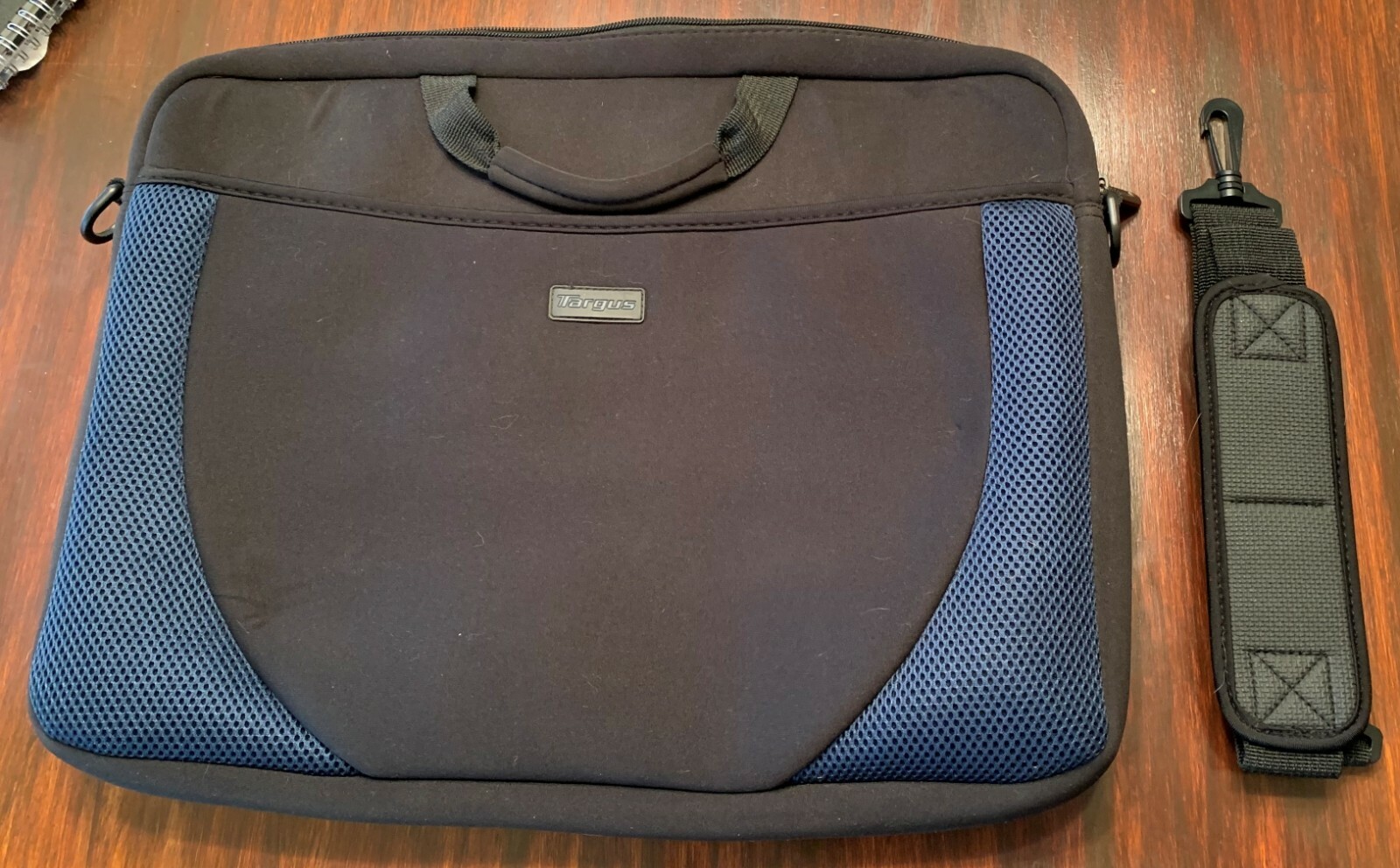 Targus 17" Laptop Shoulder Bag w/ strap Black w/ Blue Trim *Ships from USA*  GUC
