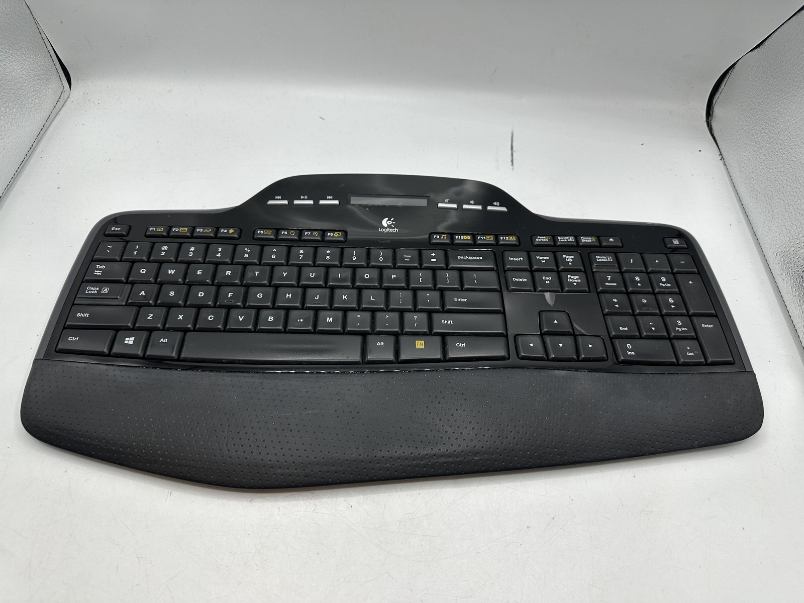 Logitech K700 / MK710 Wireless Keyboard NO USB Dongle - FREE S/H