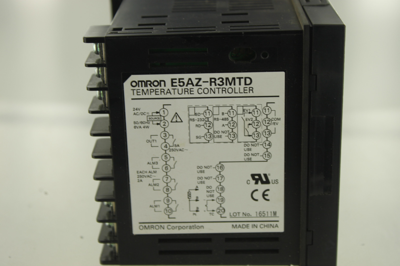 OMRON E5AZ-R3MTD DIGITAL TEMPERATURE CONTROLLER