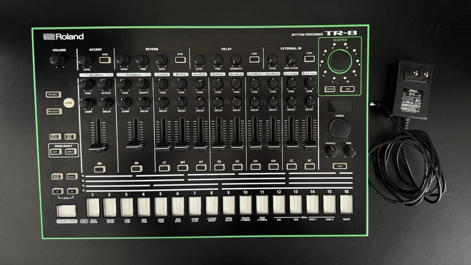 Roland TR-8 Sampler & Sequencer Drum Machine 16 Pads USB MIDI Built-in Effects