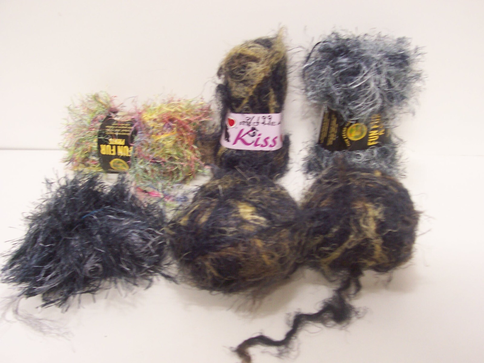 Lot of 6 Skeins of yarn 3 Lion Brand & 3 Red Heart Kiss Browns Gray Fun Fur LP3