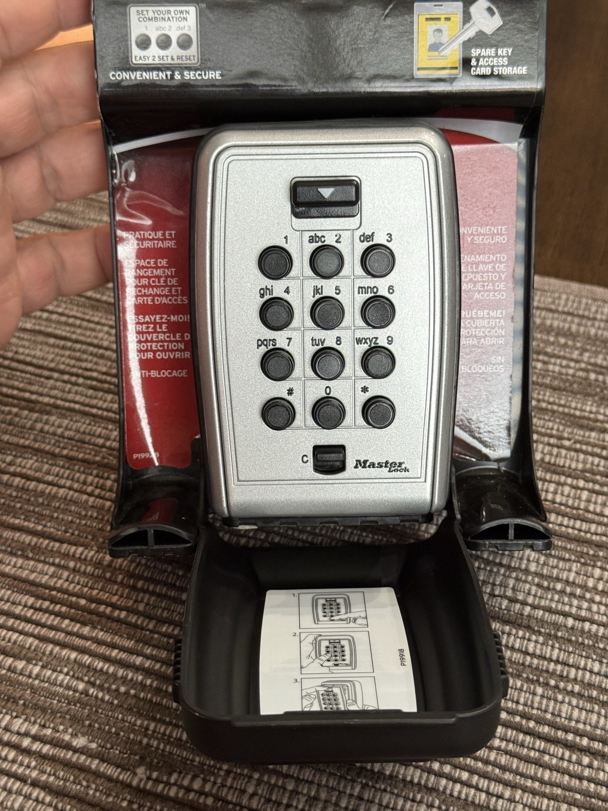 NEW MASTER LOCK SAFESPACE WALL MOUNT PUSH BUTTON LOCK BOX 5423D HOLDS KEY. I 003