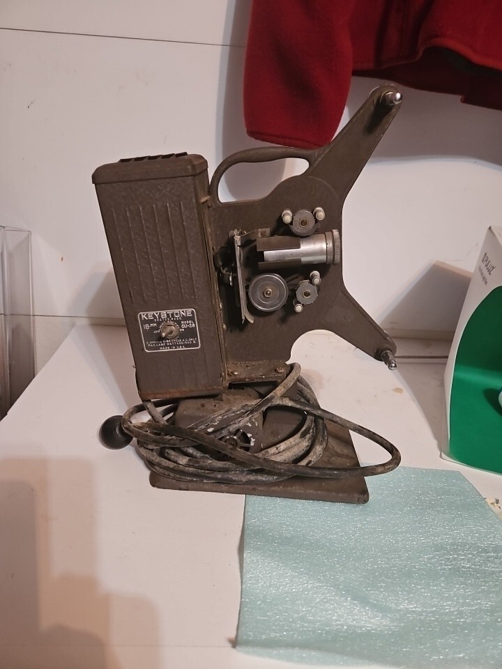 vintage Keystone 16mm Projector Model CU-26