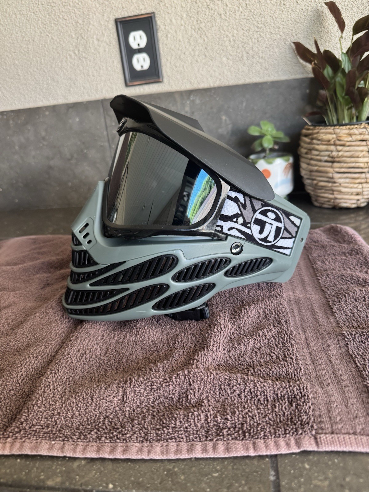 JT Flex 8 Paintball Mask - Black/Grey With Chrome Lens