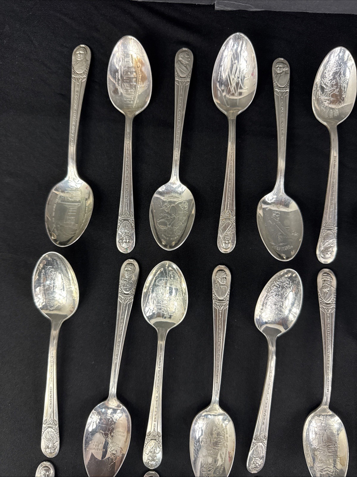 WM Rogers 30 Piece Silverplate Presidential Spoon Set