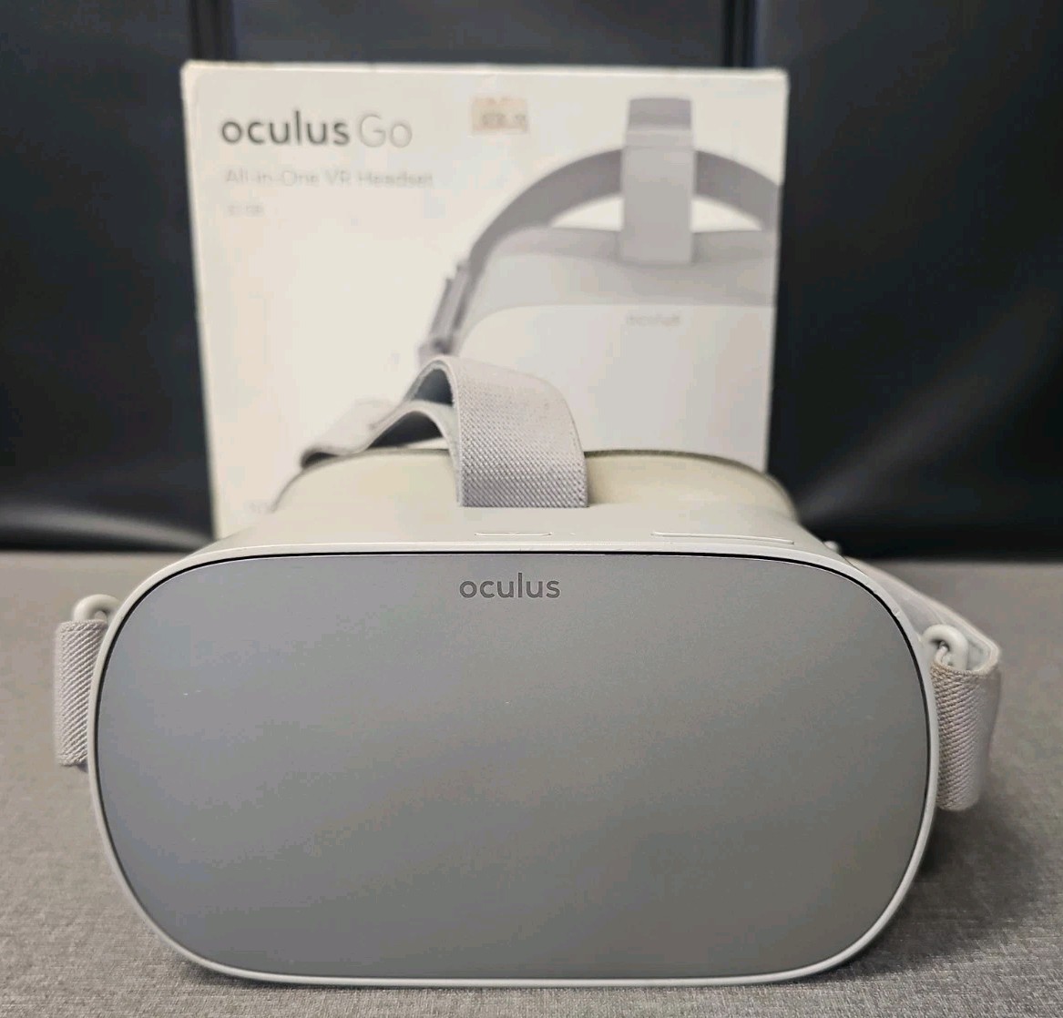 Oculus Go 32GB Standalone Virtual Reality Headset MH-A32 - No Controller - W/BOX