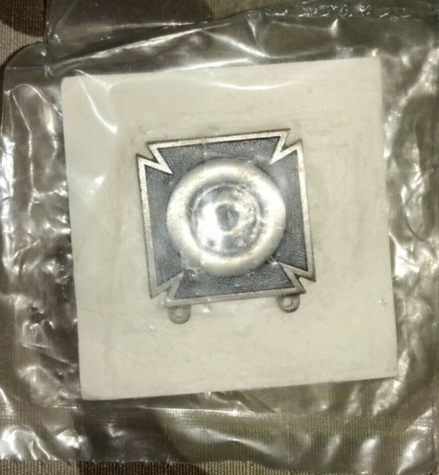 US ARMY VINTAGE BADGE QUALIFICATION BASIC DRIVER MECHANIC NSN 8455-01-113-0102