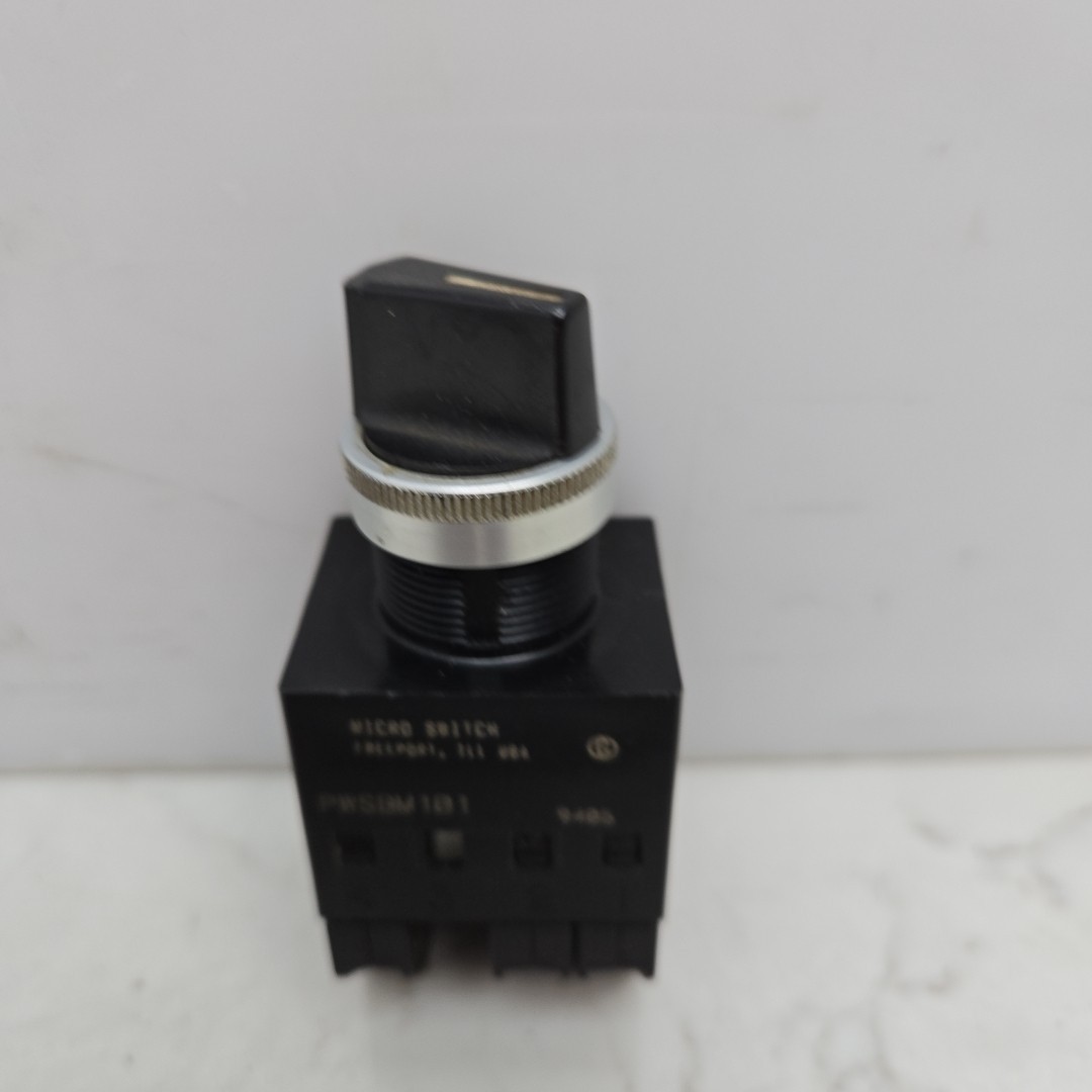 4 Pack Micro Switch PWSBM101 Selector Switch w/ PWCM and PWCE Contact Blocks
