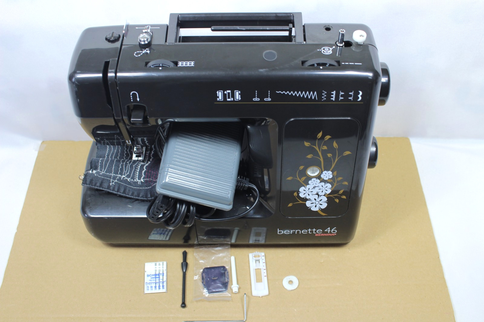 Bernina Bernette Model 46 Sewing Machine TESTED & WORKING READ FULL DESCRIPTION