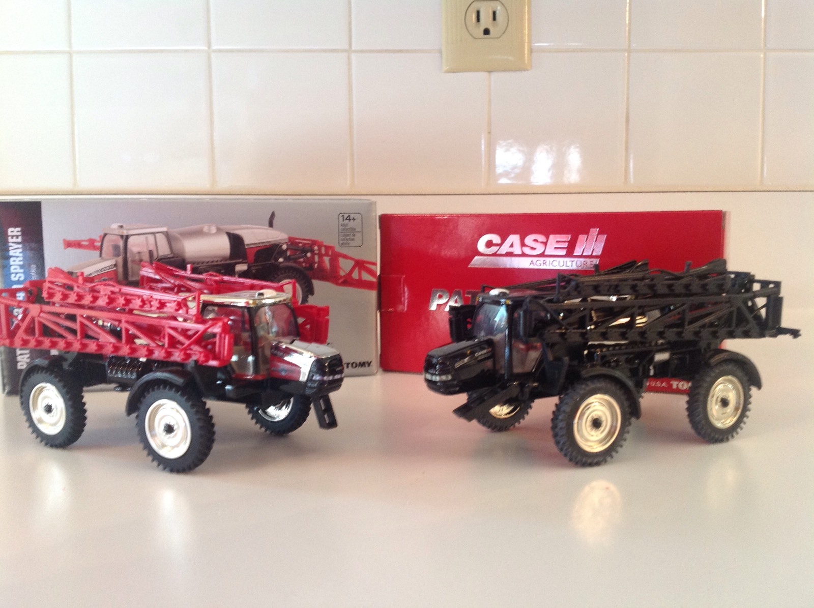 1/64 Case IH Patriot 3340 25th Anniversary and 2014 Black Intro Edition