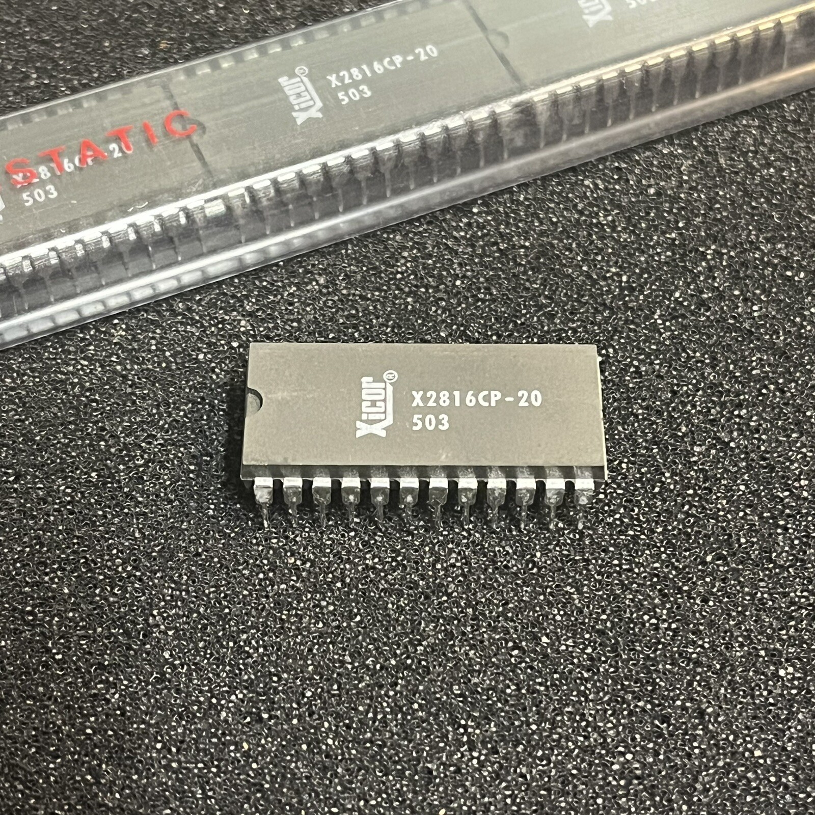 Xicor X2816CP-20 2K x 8 EEPROM 24-DIP (1 Piece) NOS