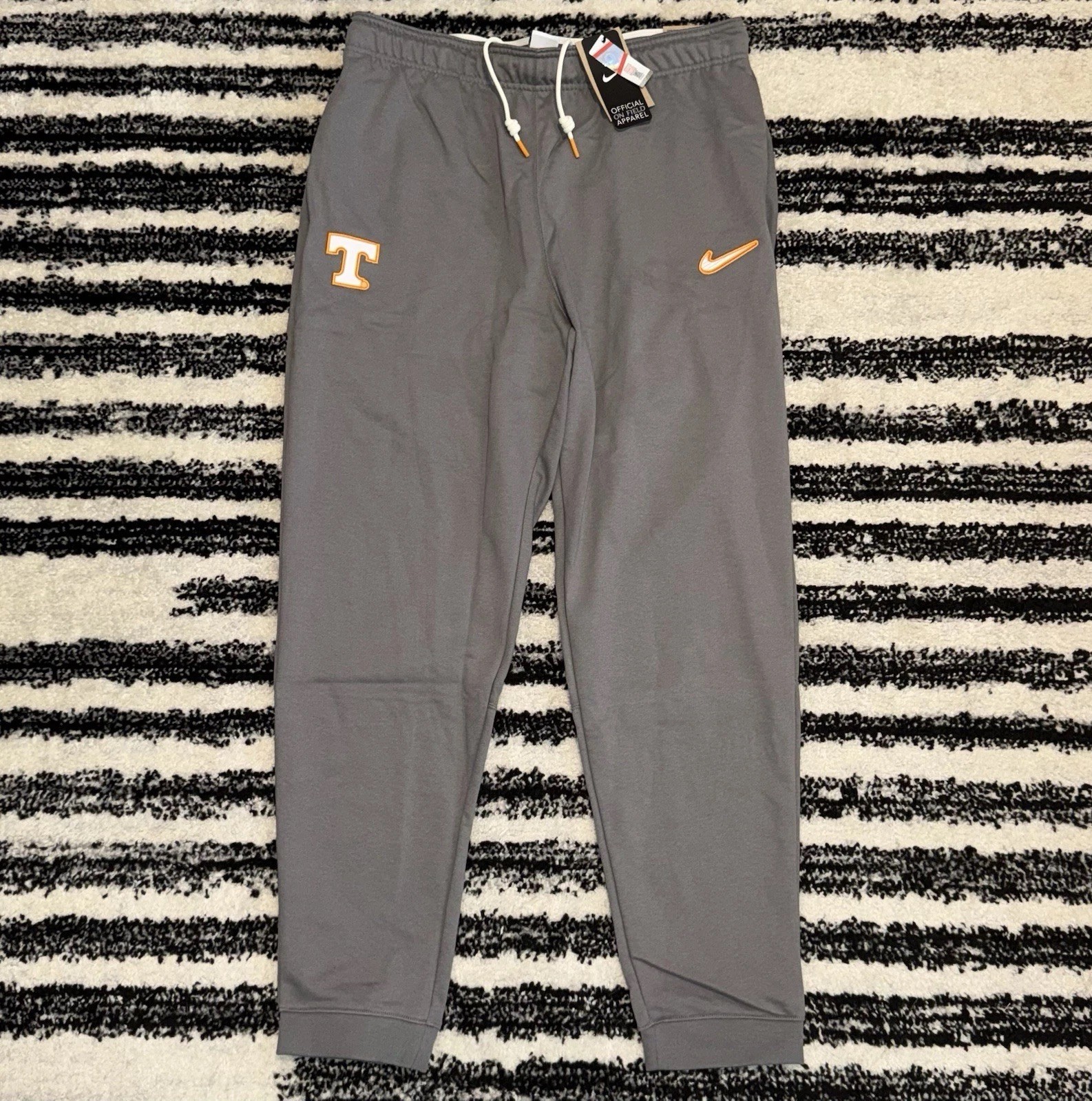 Nike Tennessee Volunteers On Field Pinstripe Swoosh Gray Jogger Pants Men’s L