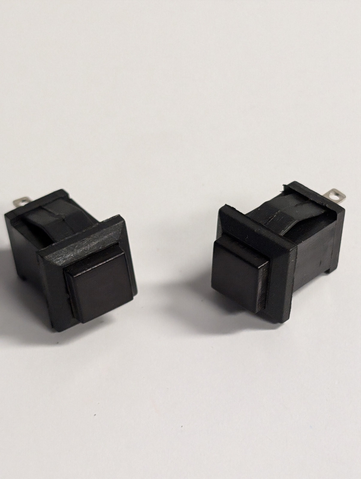 SPST MOMENTARY-ON NORMALLY OPEN PUSH BUTTON SWITCH (2 PACK)