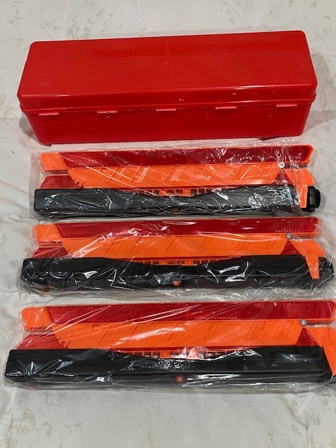 TRIANGLE EMERGENCY ROAD REFLECTORS WITH CASE - SET OF THREE