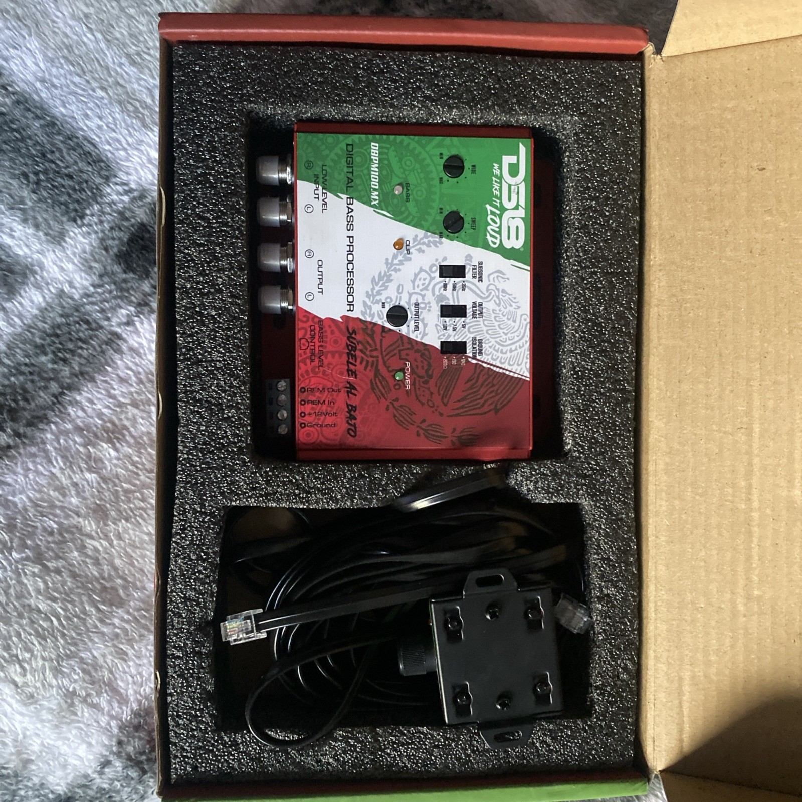 DS18 Compact Digital Bass Processor 2 Channel Preamp Input Output Black DBPM100