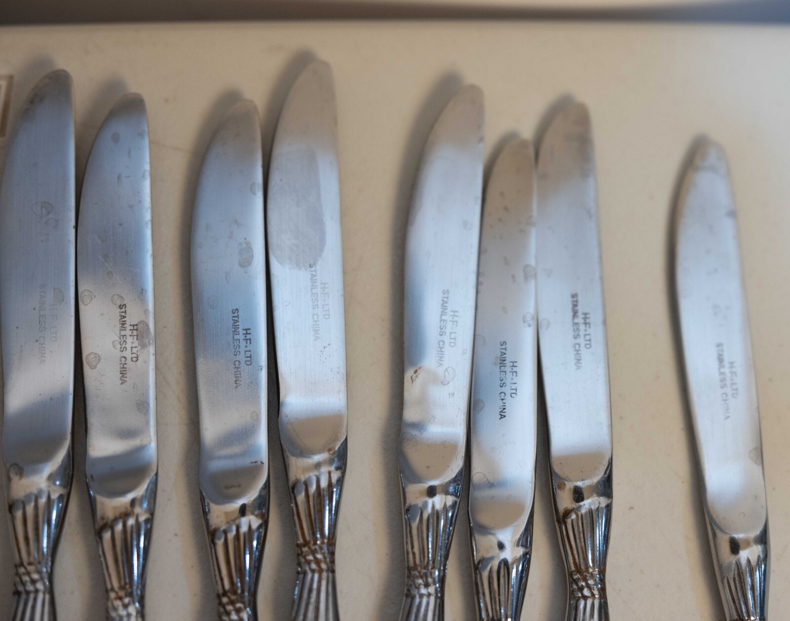 40 Hampton Silversmith Bow Stainless Flatware Silverware Forks Spoons Knives