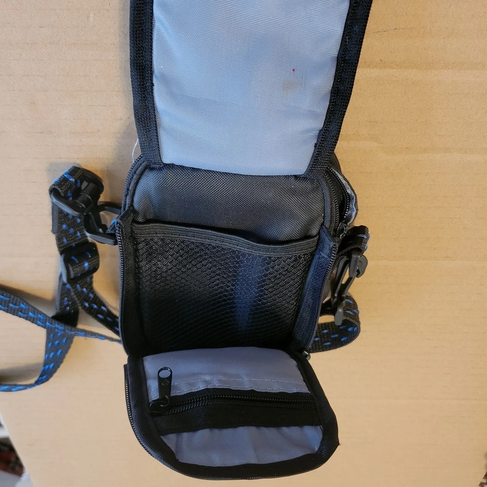 Samsonite Camera Bag For Compact Camera Multiple Pockets New