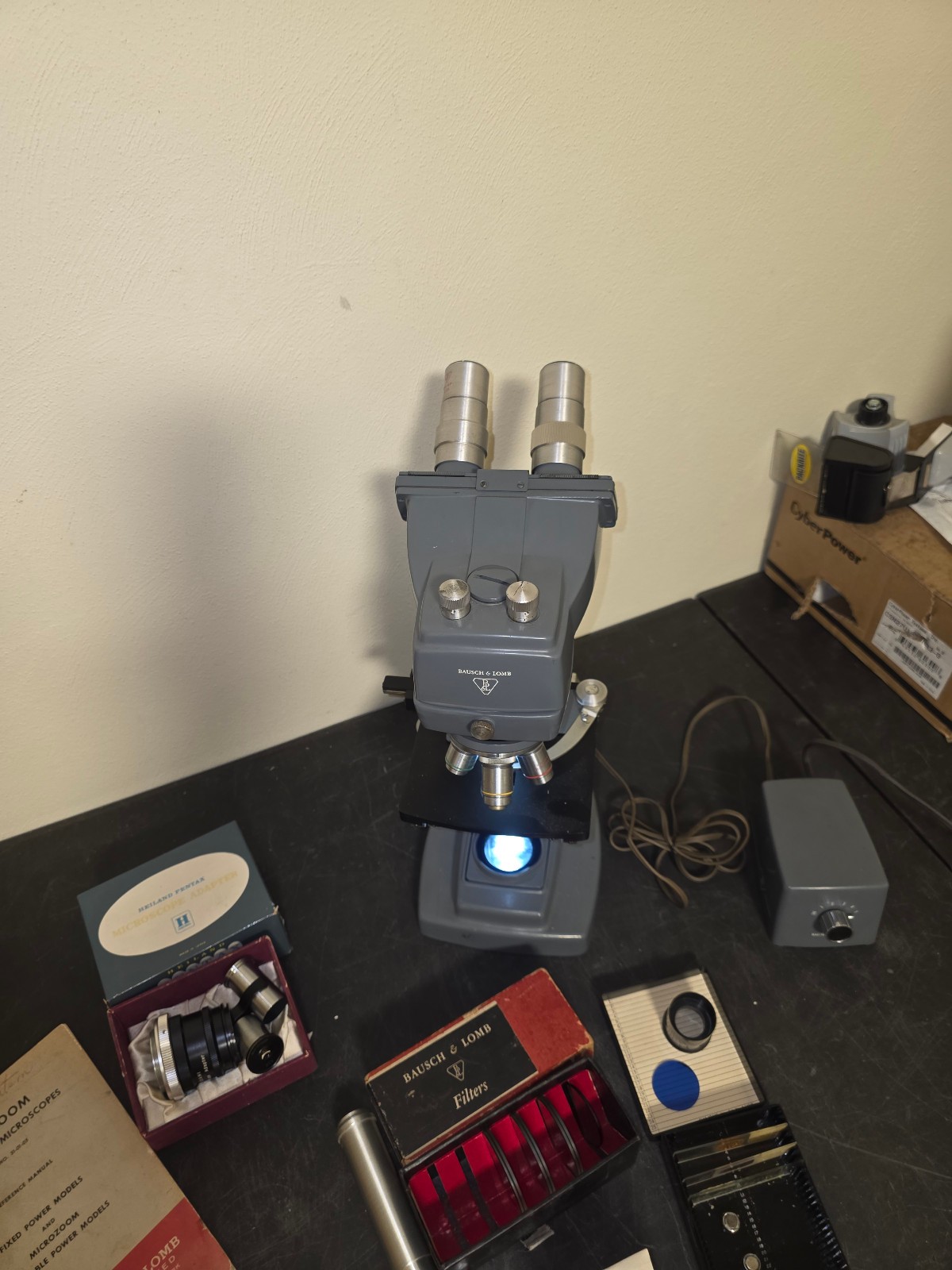 Bausch Lomb Dynazoom Labortory Microscope 31-01-05 Electric Lighted W accssories