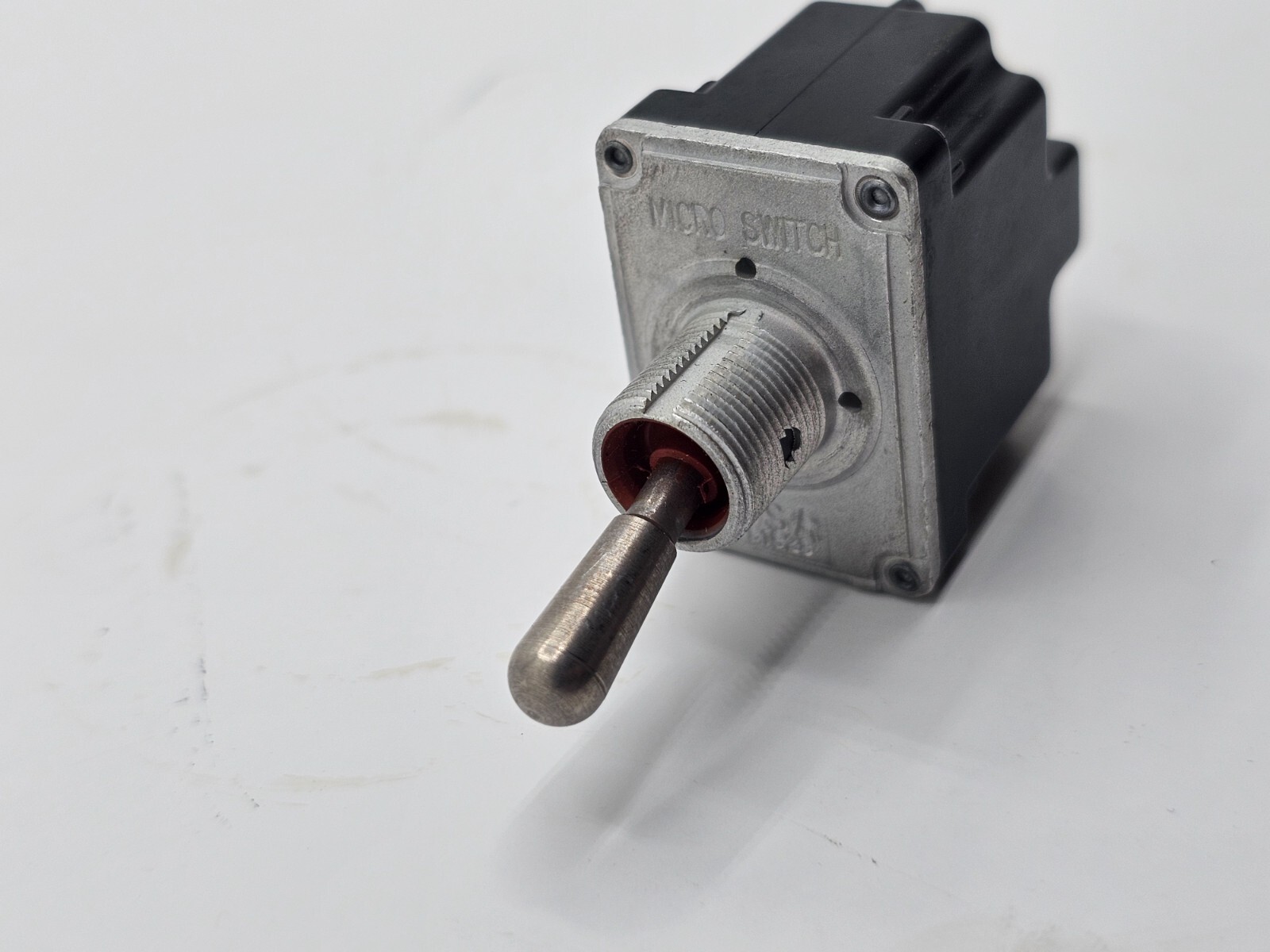 Sage TL Series 6-Pole Toggle Switch On/MOM/On Switch 2TL1-8