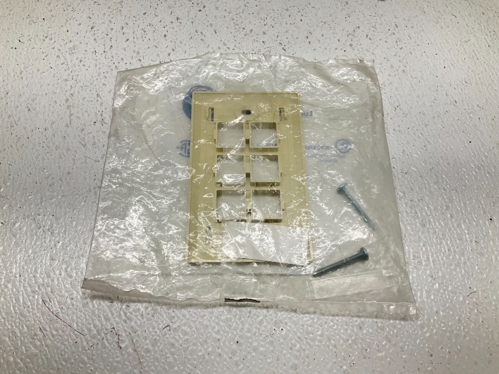 Lucent Technologies 108168592 6-Port Wallplate M16L-246 New (TB)