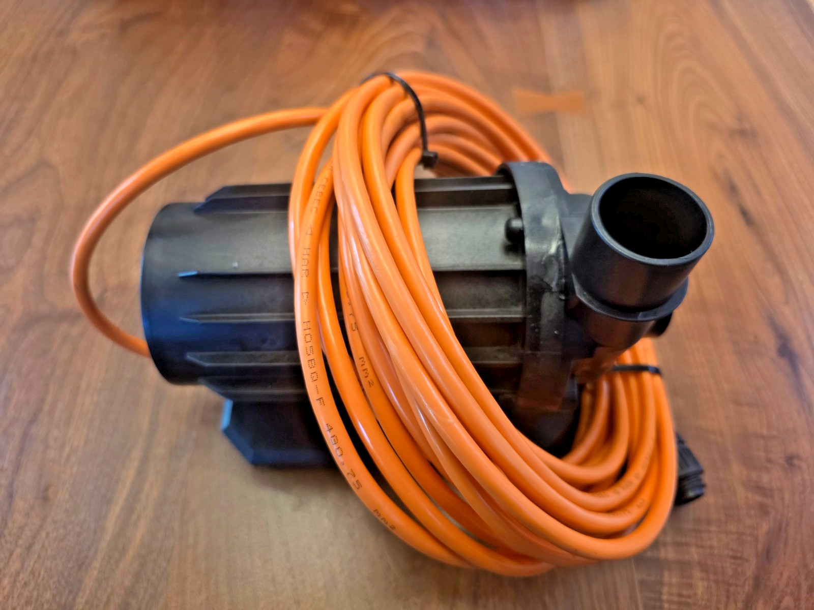 Abyzz 400 10 Meter Cord Controllable DC Pump (4,800 GPH)