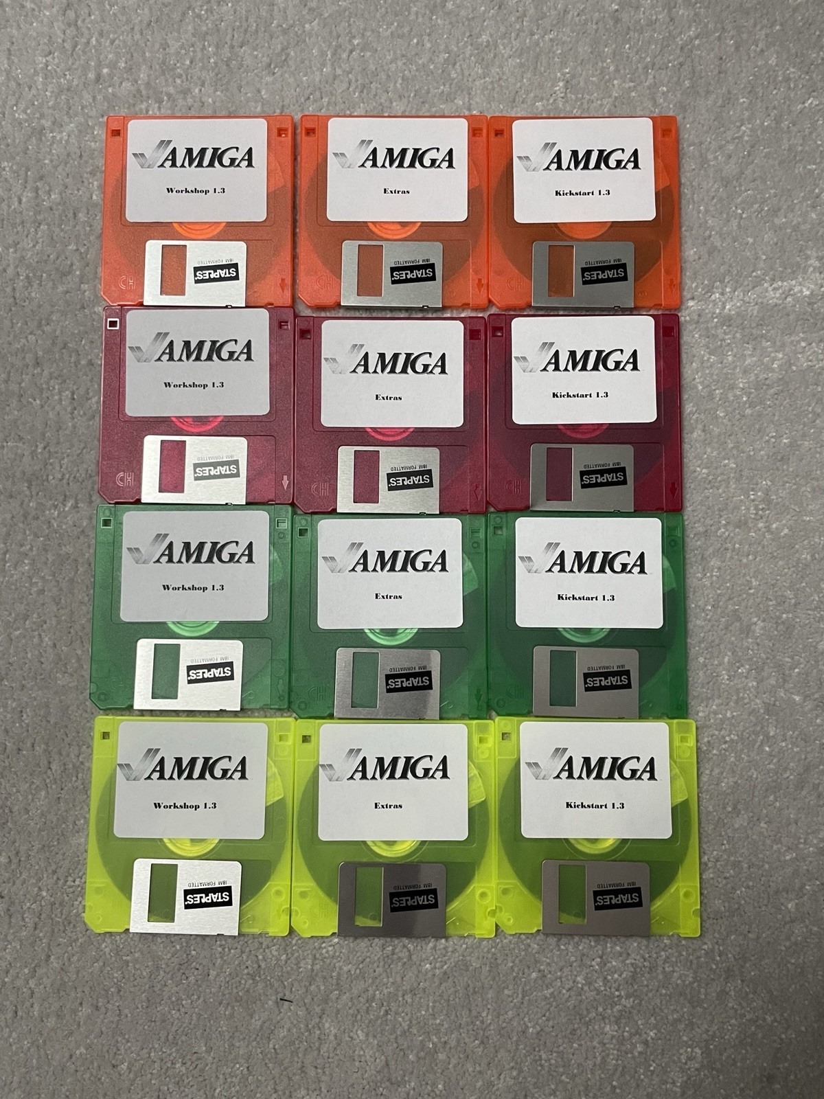 Amiga 1000 Kickstart v1.3, Workbench + Extras on DD 3.5" Floppy Disk Boot A1000