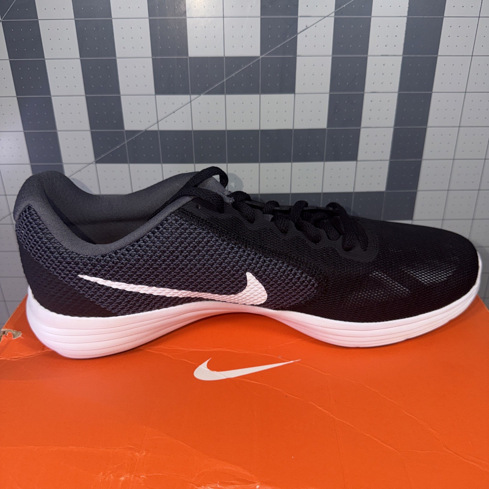 Nike Revolution 3 Men’s Sizes Grey White Black New W/ Box 819300001 Free Ship