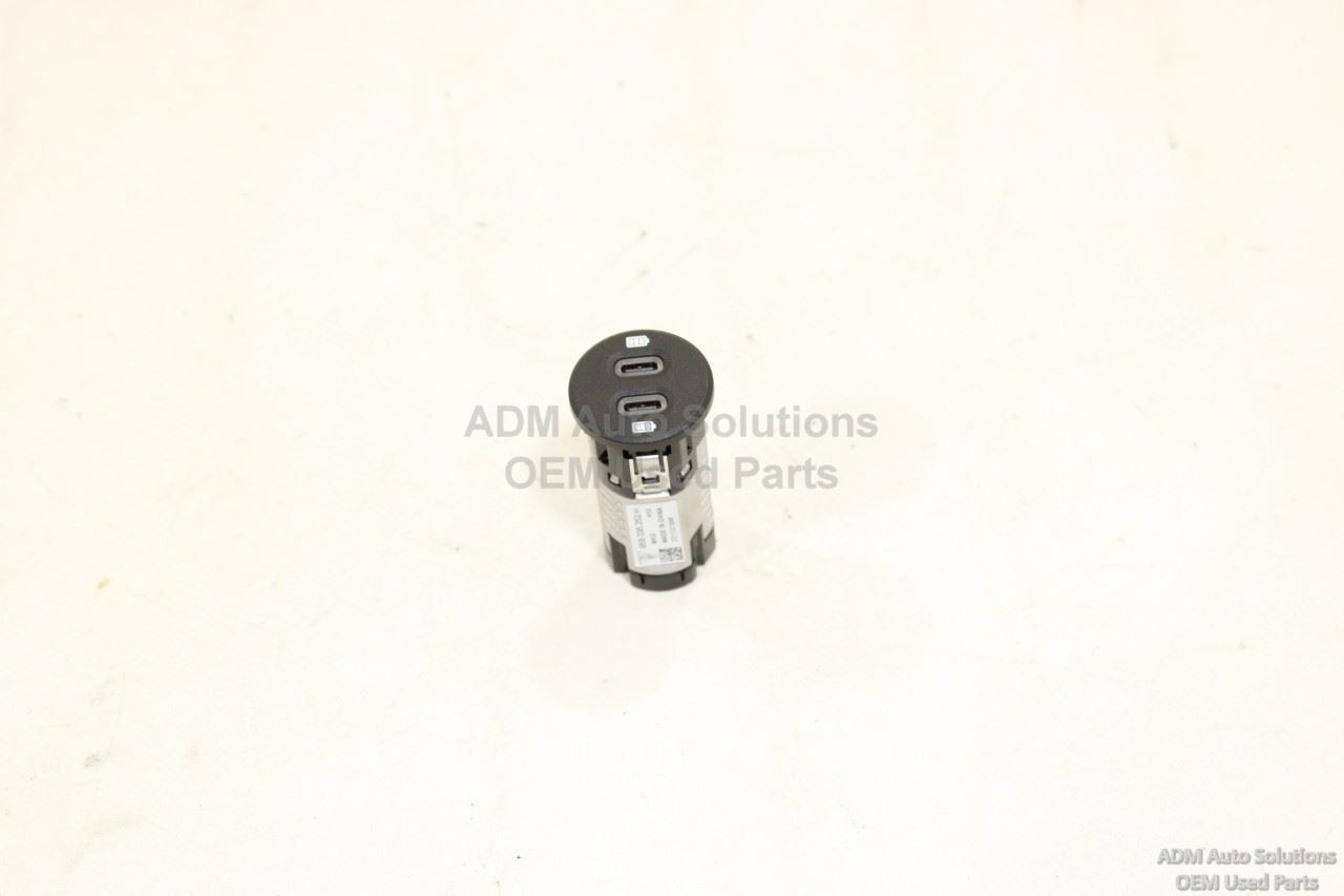 2019-2024 Porsche Macan Rear Seat Dual Type-C USB-C Port Charging OEM 95B035252H