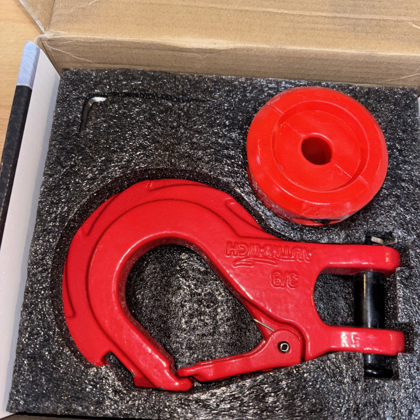 New Heavy Duty Winch Hook with Safety Spring Latch and Winch Cable Hook Stopper