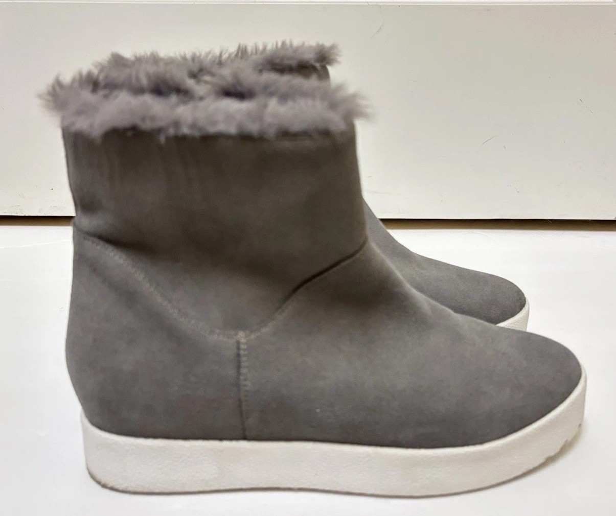 Blondo Waterproof Winter Snow Boots Grey Suede Faux Fur Lining Size 9.5 M EUC