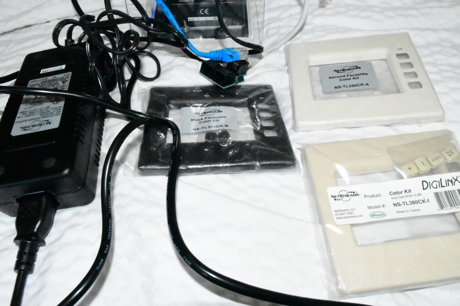 Netstreams Touchlinx TL380 Touchscreen Controller VERY CLEAN W FACEPLATES W5a3