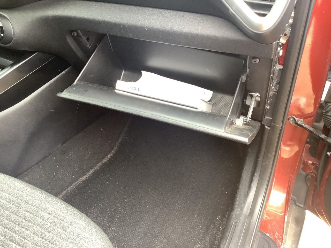 SOUL 2020 Glove Box 4984545