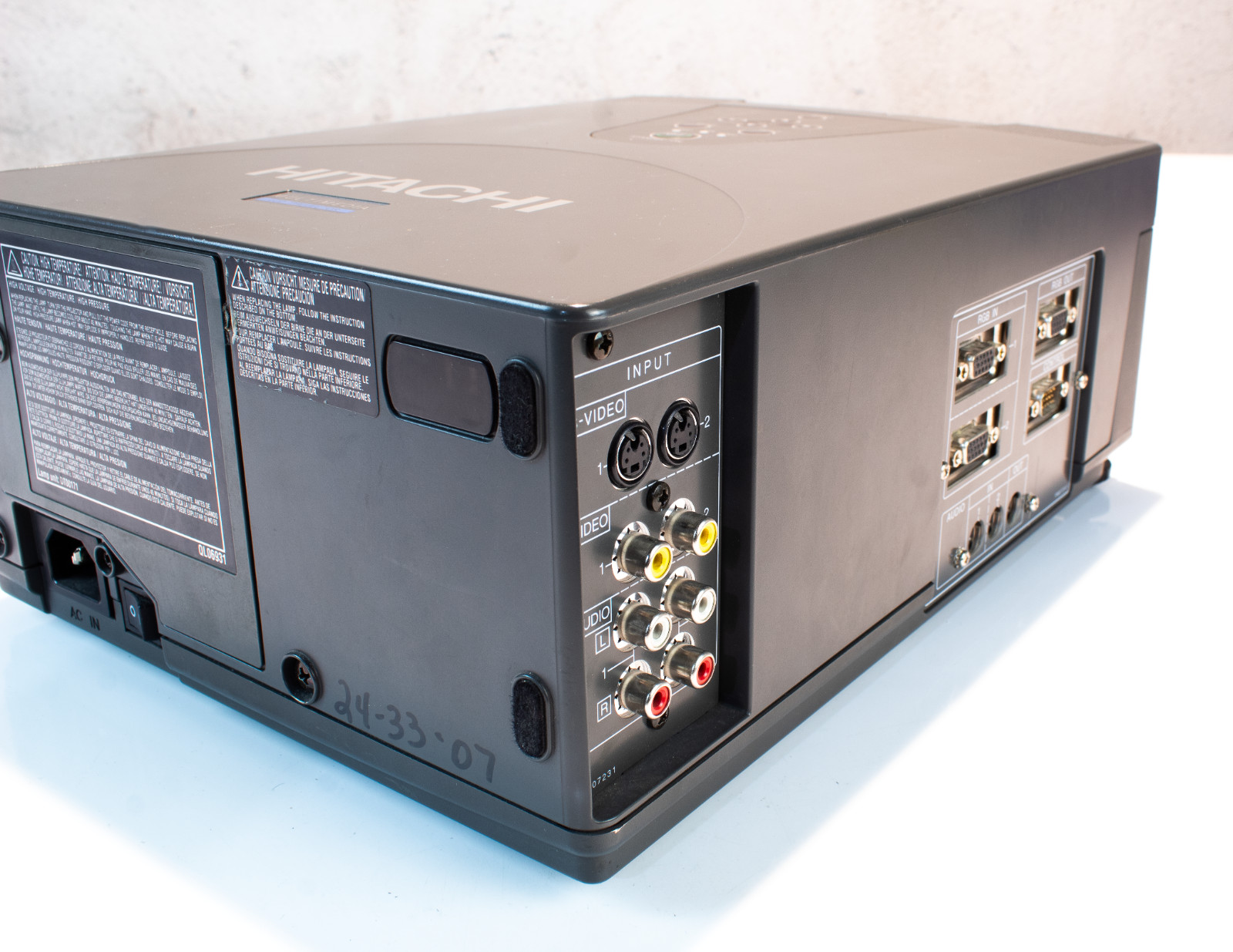 Hitachi CP-S830 Projector Power Up